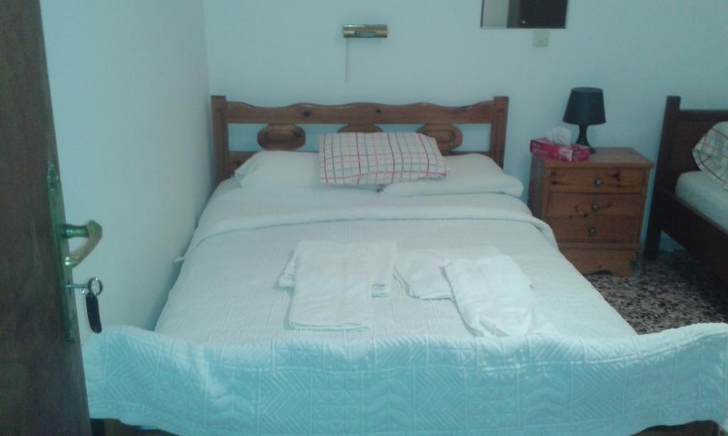 Manoleas Rooms To Let Leonídion Camera foto